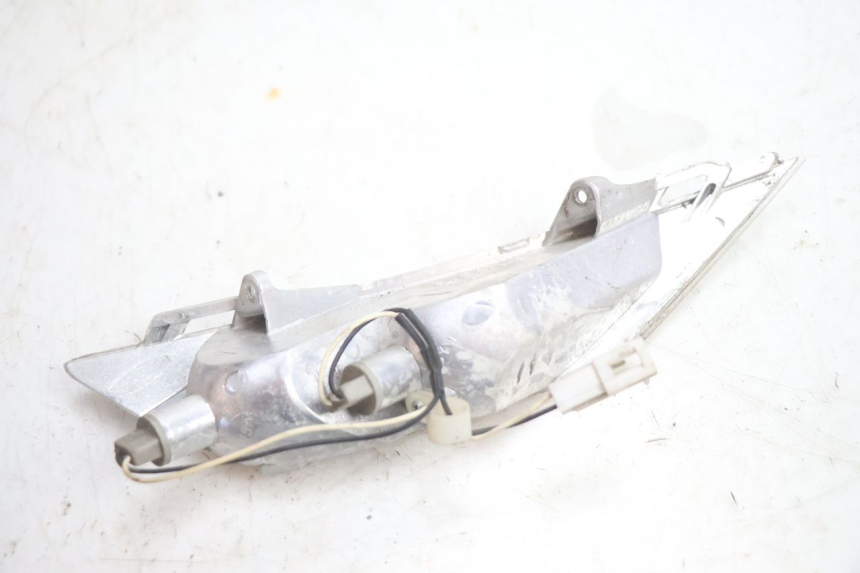 photo de FRONT LEFT TURN SIGNAL PIAGGIO X8 STREET 125 (2006 - 2007) - Technical close-up