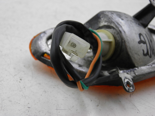 photo de FRONT LEFT TURN SIGNAL  YIYING YY 125 T-10 125 (2006 - 2012) - Zoom on usage condition