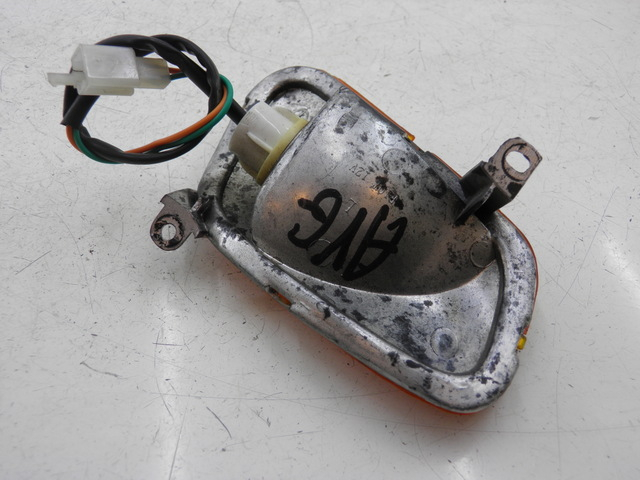 photo de FRONT LEFT TURN SIGNAL  YIYING YY 125 T-10 125 (2006 - 2012) - Alternative perspective