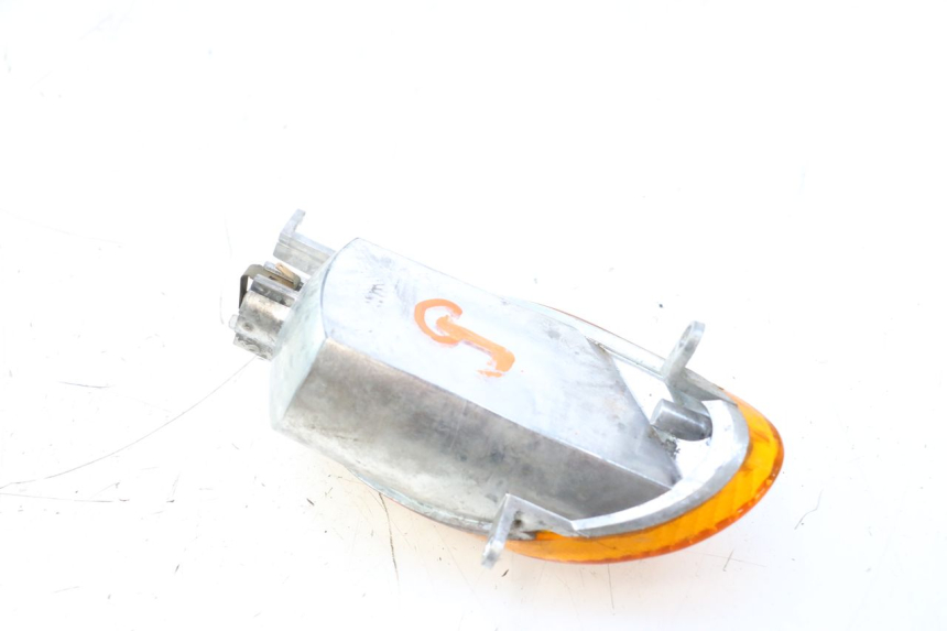 photo de FRONT LEFT TURN SIGNAL YAMAHA YP MAJESTY 125 (1998 - 2001) - Alternative perspective