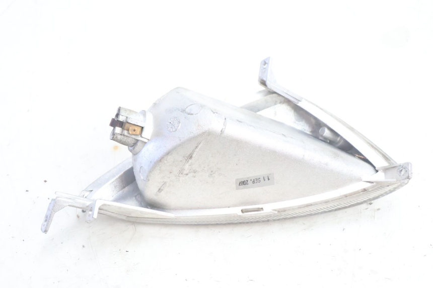photo de LEFT FRONT TURN SIGNAL YAMAHA YP MAJESTY 125 (2007 - 2010) - Zoom on usage condition