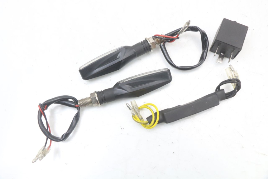 photo de FRONT TURN SIGNAL HYOSUNG GTR 125 (2006 - 2008) - Component detail