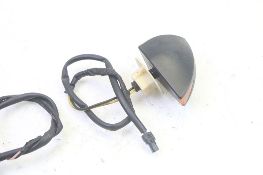 photo de FRONT TURN SIGNAL PIAGGIO MP3 RL 250 (2006 - 2010) - Fixing points details