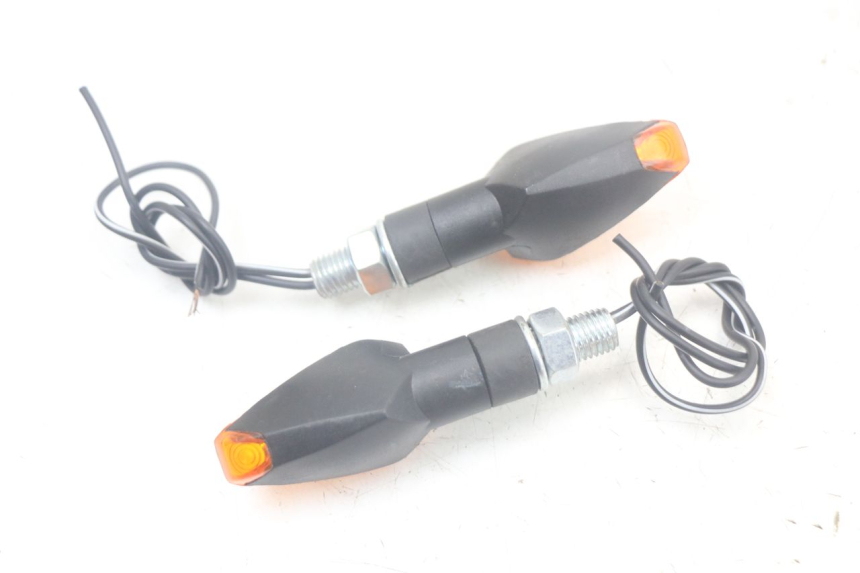 photo de FRONT TURN SIGNAL DERBI SENDA SM X-TREME 50 (2006 - 2010) - Surface and material condition