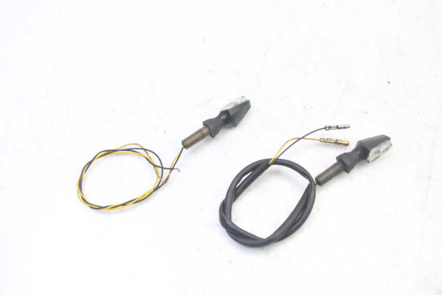 photo de FRONT TURN SIGNAL SUZUKI SV S 650 (2003 - 2009) - Component detail