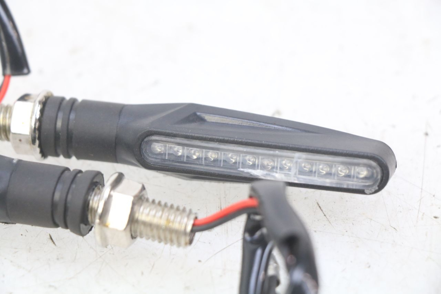 photo de FRONT TURN SIGNAL KEEWAY TX 50 (2008 - 2015) - Surface and material condition
