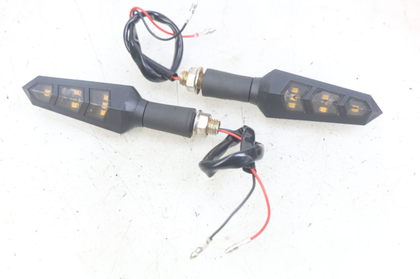 photo de FRONT TURN SIGNAL MOTRAC URBAN 4T 50 (2016 - 2024) - Fixing points details