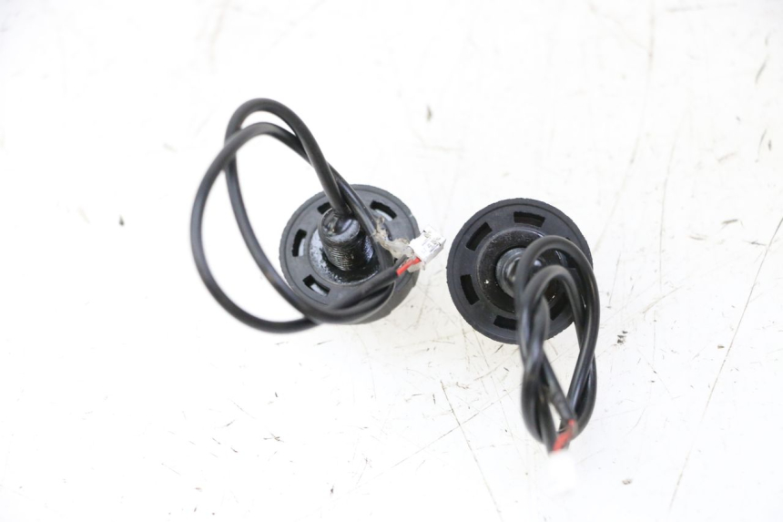 photo de FRONT TURN SIGNAL DUALTRON VICTOR LIMITED 1 - Technical close-up