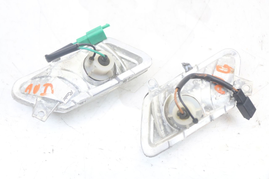 photo de FRONT TURN SIGNAL YAMAHA XMAX X-MAX 125 (2006 - 2009) - Zoom on usage condition