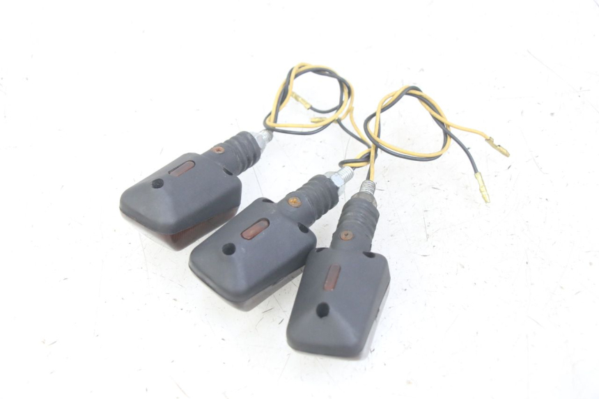 photo de FRONT TURN SIGNAL YAMAHA XJN DIVERSION 600 (2000 - 2003) - Alternative perspective