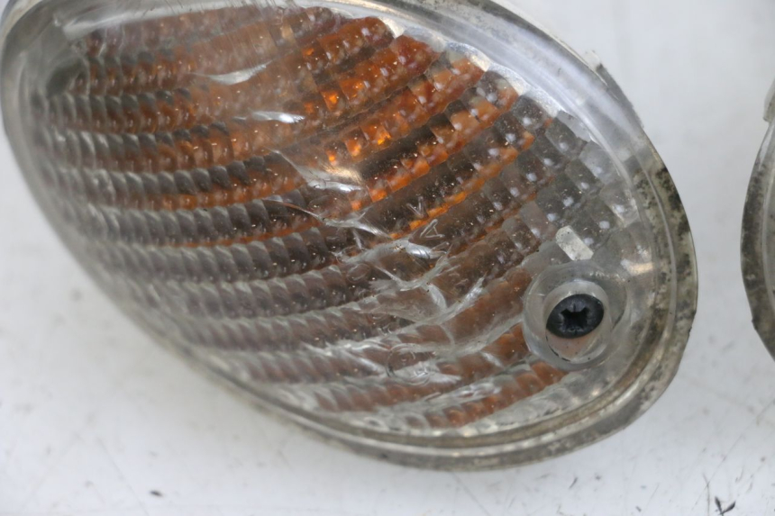 photo de FRONT TURN SIGNAL YAMAHA YN NEO'S 50 (1997 - 2004) - Fixing points details