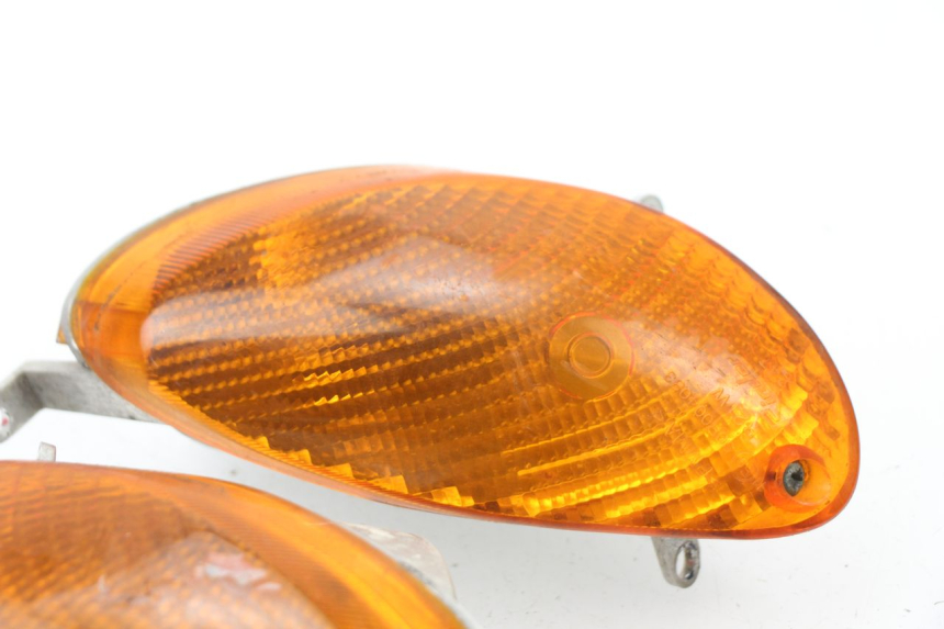 photo de FRONT TURN SIGNAL YAMAHA YP MAJESTY 125 (1998 - 2001) - Alternative perspective