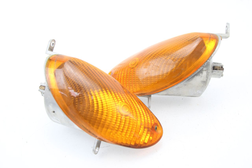 photo de FRONT TURN SIGNAL YAMAHA YP MAJESTY 125 (1998 - 2001) - Fixing points details