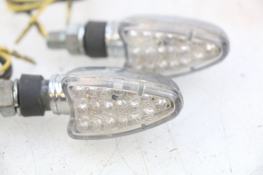 photo de FRONT TURN SIGNAL KAWASAKI ZEPHYR 1100 ( - 1995) - Distinctive features