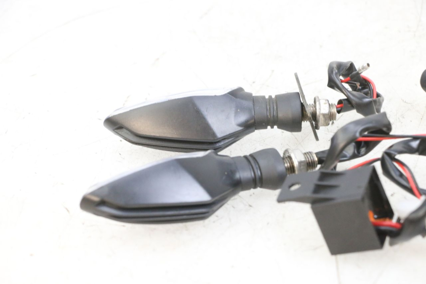 photo de FRONT TURN SIGNAL KAWASAKI ZR 7 750 (1999 - 2004) - Product overview