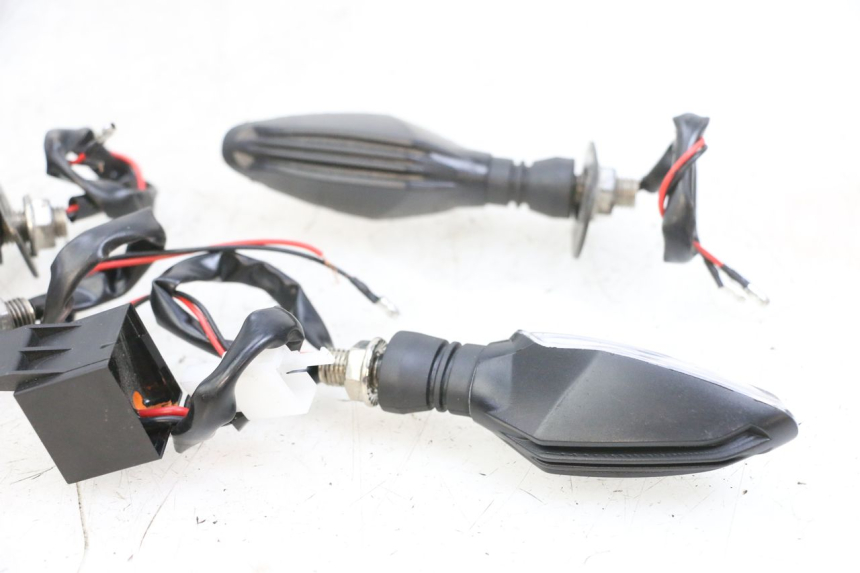 photo de FRONT TURN SIGNAL KAWASAKI ZR 7 750 (1999 - 2004) - Fixing points details