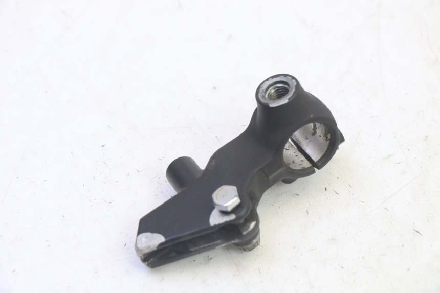 photo de CLUTCH LEVER MOUNT HONDA CBF 125 (2009 - 2015) - Zoom on usage condition