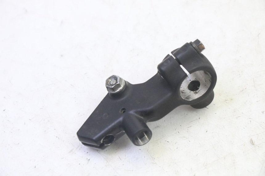 photo de CLUTCH LEVER MOUNT HONDA CBF 125 (2009 - 2015) - Fixing points details