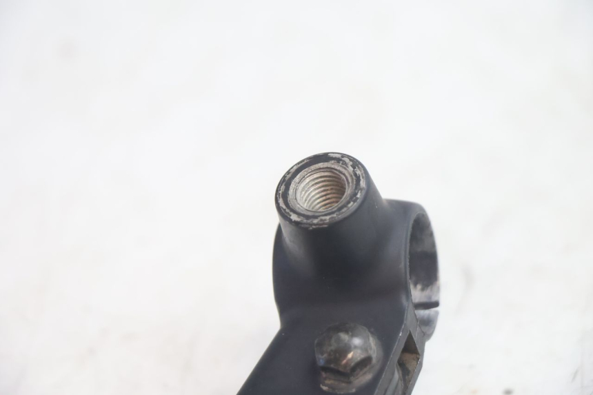 photo de CLUTCH LEVER MOUNT SUZUKI DR S 600 (1985 - 1989) - Zoom on usage condition