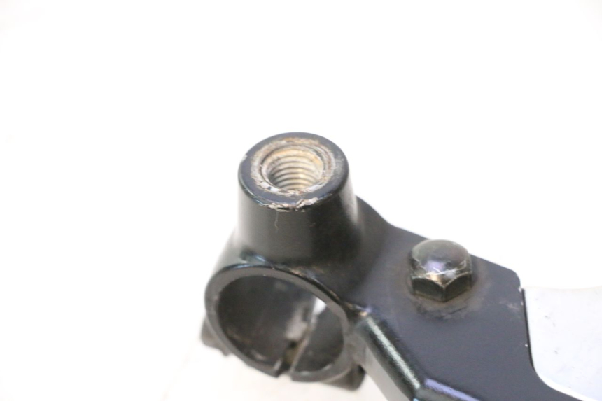 photo de CLUTCH LEVER MOUNT SUZUKI GSR 600 (2005 - 2012) - Zoom on usage condition