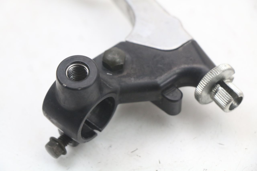 photo de CLUTCH LEVER MOUNT SUZUKI GZ MARAUDER 125 (1998 - 2004) - Zoom on usage condition