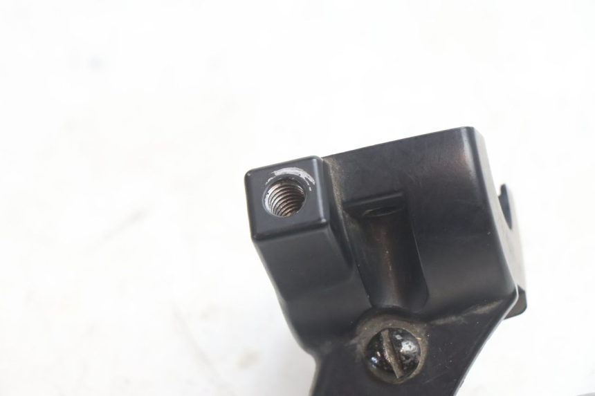 photo de CLUTCH LEVER MOUNT RIEJU MRT PRO SUPERMOTARD 50 (2007 - 2018) - Zoom on usage condition
