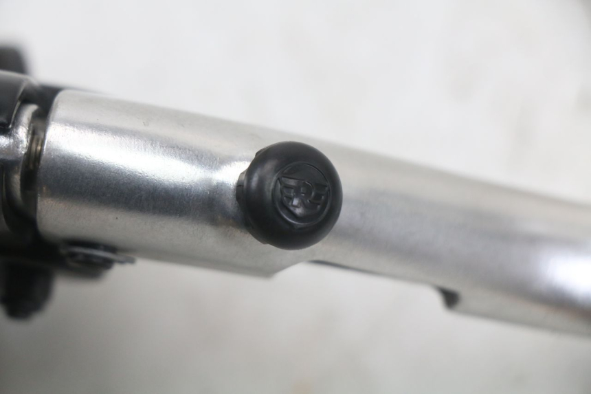 photo de CLUTCH LEVER MOUNT ROYAL ENFIELD CONTINENTAL GT 650 (2019 - 2024) - Zoom on usage condition