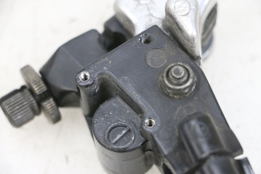 photo de CLUTCH LEVER MOUNT KAWASAKI ZR 7 750 (1999 - 2004) - Technical close-up
