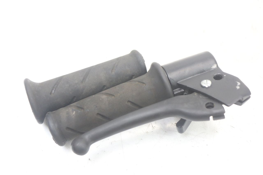 photo de RIGHT BRAKE LEVER PEUGEOT 103 VOGUE VS2 50 (2004 - 2017) - Zoom on usage condition