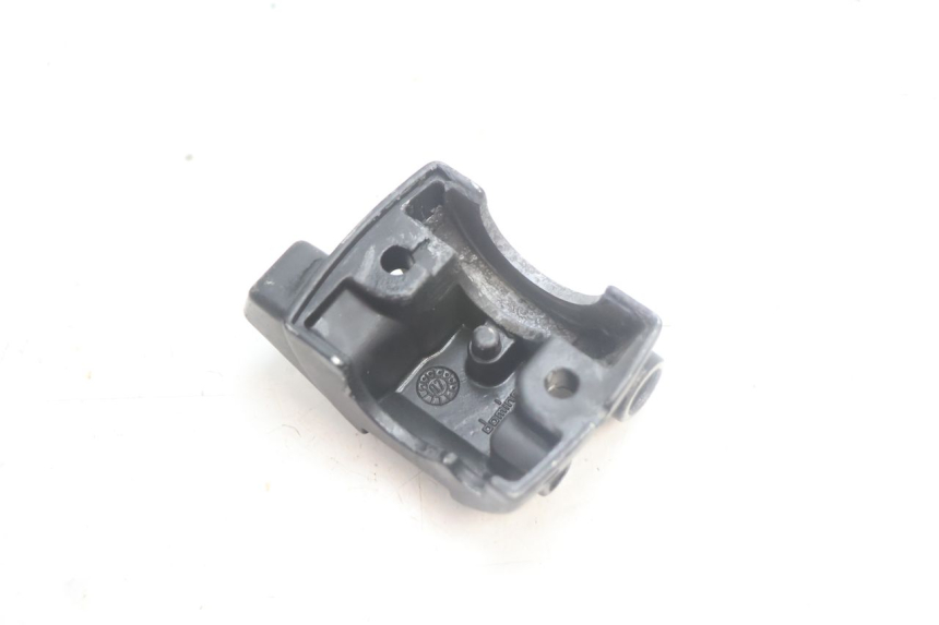 photo de RIGHT BRAKE LEVER MOUNT YAMAHA SLIDER 50 (1999 - 2004) - Zoom on usage condition