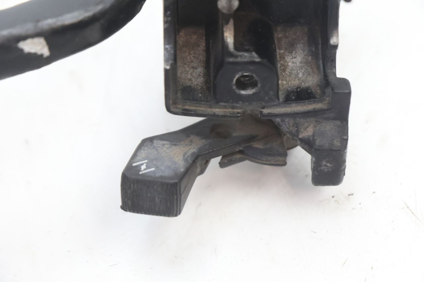 photo de LEFT BRAKE LEVER MOUNT MBK BOOSTER SPIRIT 50 (1996 - 1999) - Fixing points details