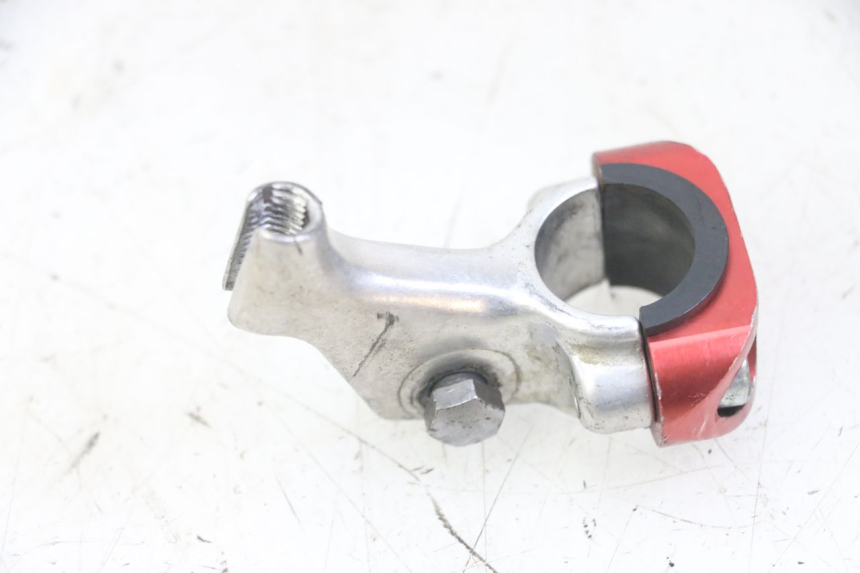 photo de LEFT BRAKE LEVER MOUNT HONDA CRF-F CRF F 110 (2019 - 2022) - Zoom on usage condition