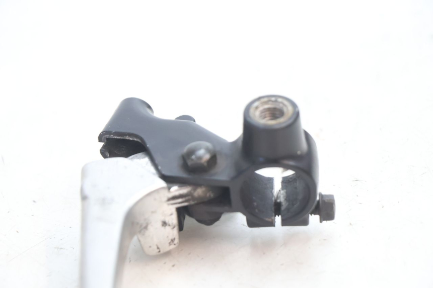 photo de LEFT BRAKE LEVER MOUNT SUZUKI GSR 600 (2005 - 2012) - Zoom on usage condition