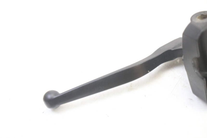 photo de LEFT BRAKE LEVER PEUGEOT KISBEE 4T 50 (2018 - 2022) - Zoom on usage condition