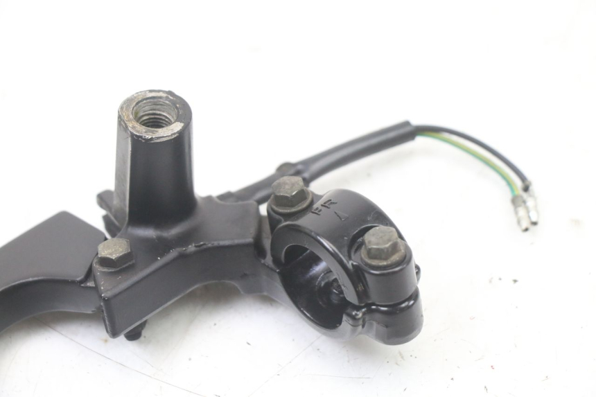 photo de LEFT BRAKE LEVER KYMCO DINK 4T 50 (2007 - 2018) - Zoom on usage condition