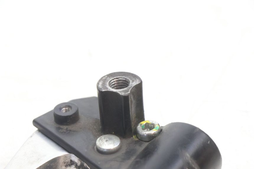 photo de LEFT BRAKE LEVER MOUNT PIAGGIO LIBERTY IGET 4T 50 (2021 - 2025) - Zoom on usage condition