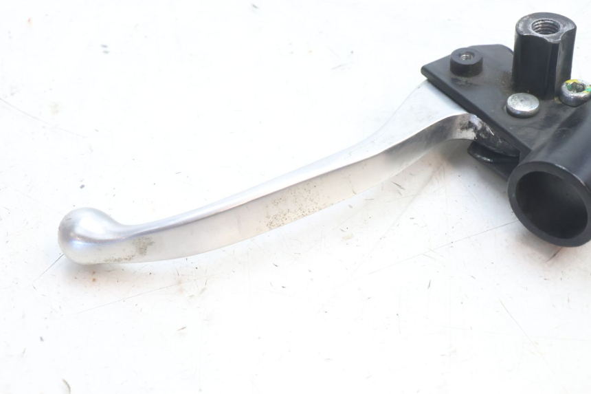 photo de LEFT BRAKE LEVER MOUNT PIAGGIO LIBERTY IGET 4T 50 (2021 - 2025) - Alternative perspective