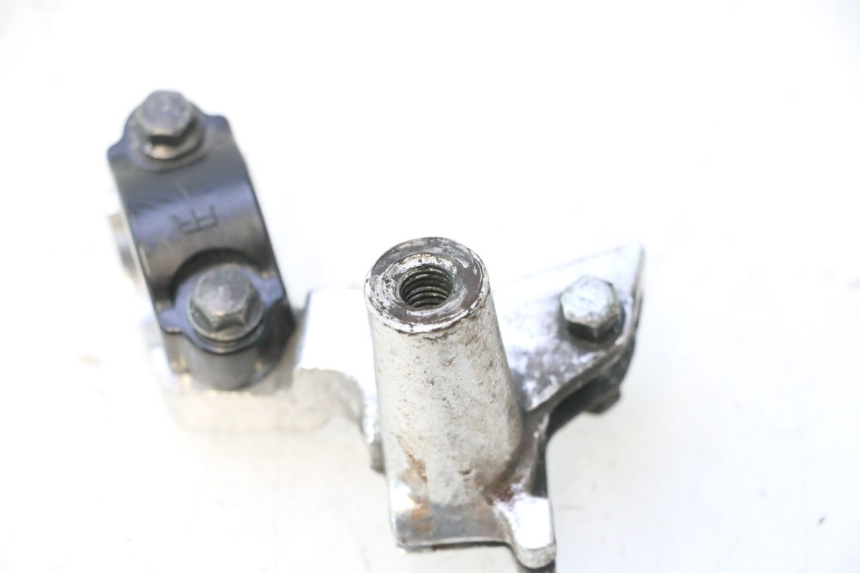 photo de LEFT BRAKE LEVER MOUNT KYMCO LIKE 4T 50 (2019 - 2025) - Zoom on usage condition