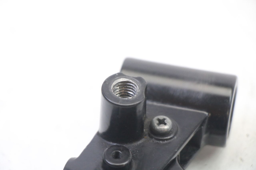 photo de LEFT BRAKE LEVER PIAGGIO NEW TYPHOON 50 (2018 - 2021) - Zoom on usage condition