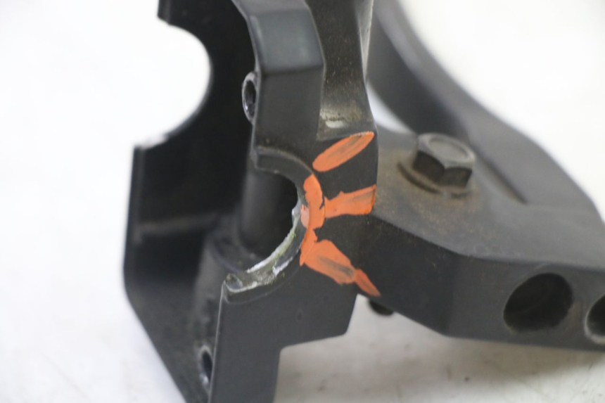 photo de LEFT BRAKE LEVER MOUNT PEUGEOT STREETZONE I NAKED 2T 50 (2018 - 2020) - Fixing points details
