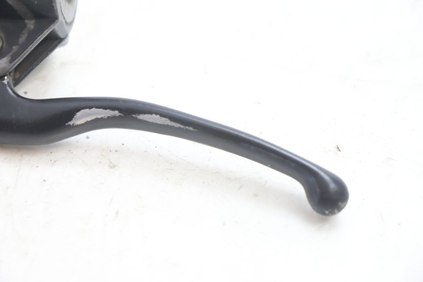 photo de LEFT BRAKE LEVER MOUNT PEUGEOT TREKKER TKR 50 (2005 - 2014) - Zoom on usage condition