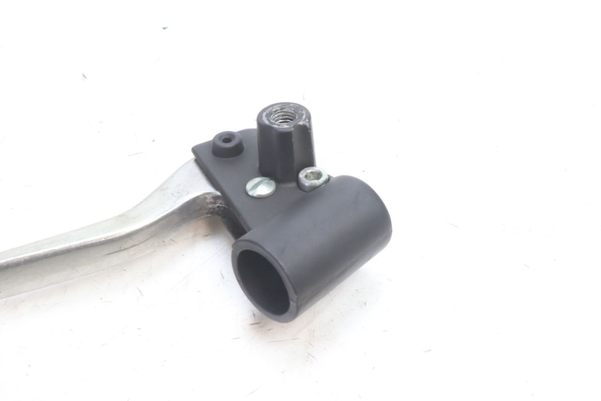 photo de LEFT BRAKE LEVER MOUNT PIAGGIO VESPA S 2T 50 (2007 - 2014) - Zoom on usage condition
