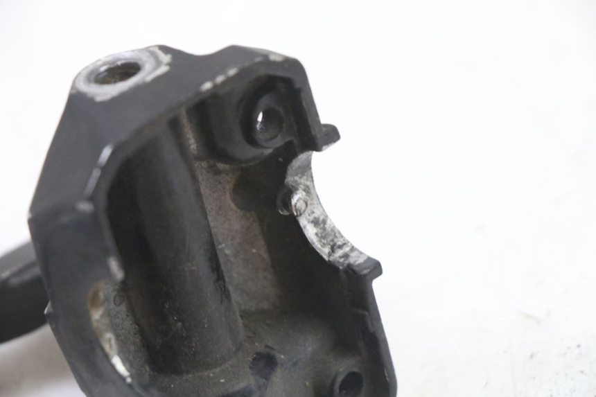 photo de LEFT BRAKE LEVER MOUNT PEUGEOT VIVACITY NEW 4T 50 (2008 - 2017) - Alternative perspective