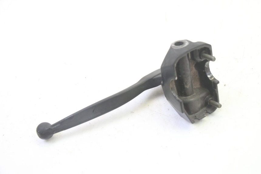 photo de LEFT BRAKE LEVER MOUNT PEUGEOT VIVACITY NEW 4T 50 (2008 - 2017) - Zoom on usage condition