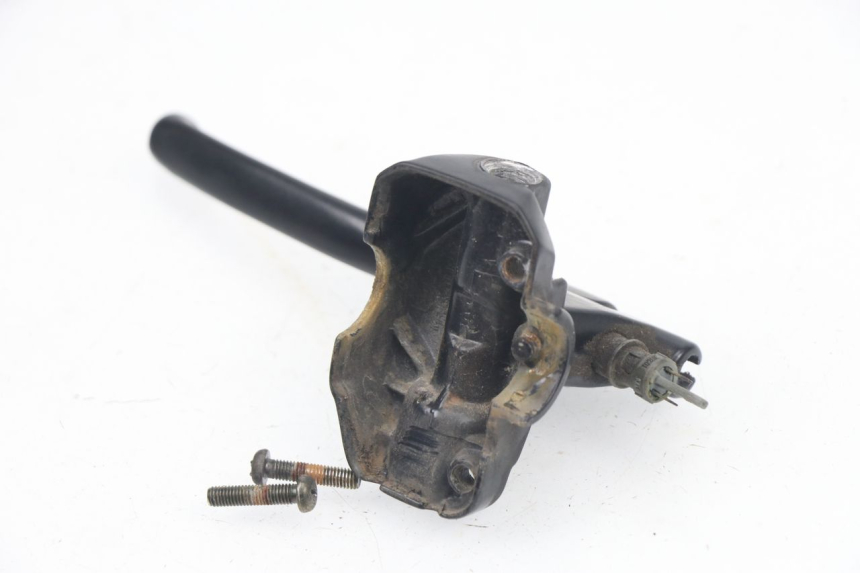 photo de LEFT BRAKE LEVER MOUNT PEUGEOT VIVACITY 50 (2004 - 2009) - Zoom on usage condition