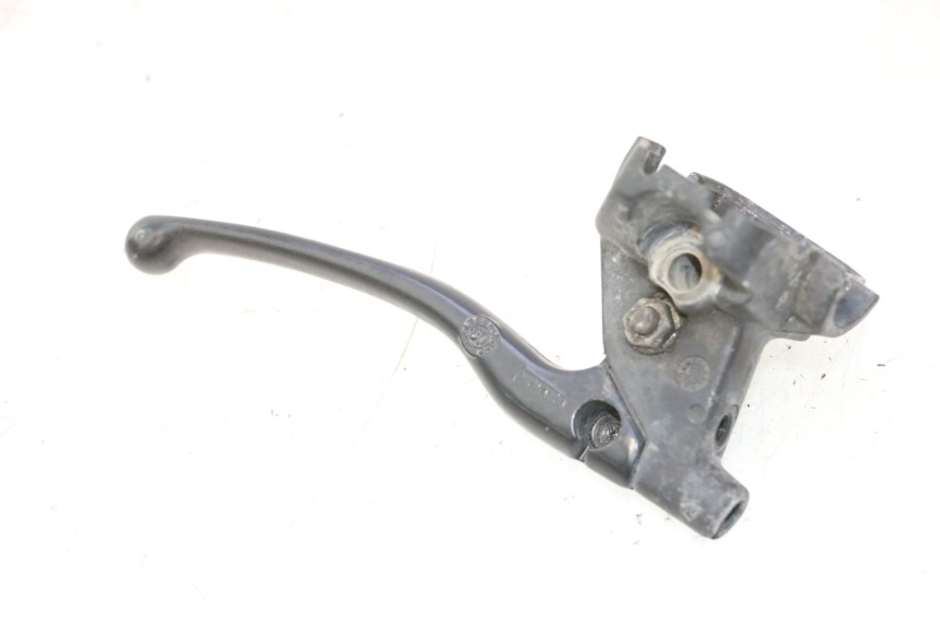 photo de LEFT BRAKE LEVER MOUNT PEUGEOT VIVACITY 50 (2004 - 2009) - Zoom on usage condition