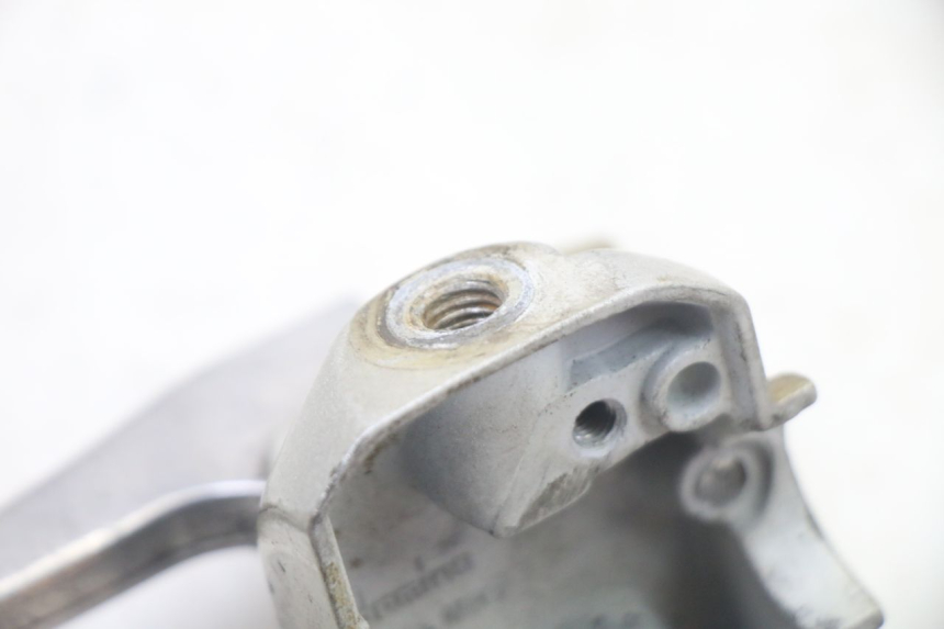 photo de LEFT BRAKE LEVER MOUNT YAMAHA WHY 50 (1998 - 2000) - Alternative perspective
