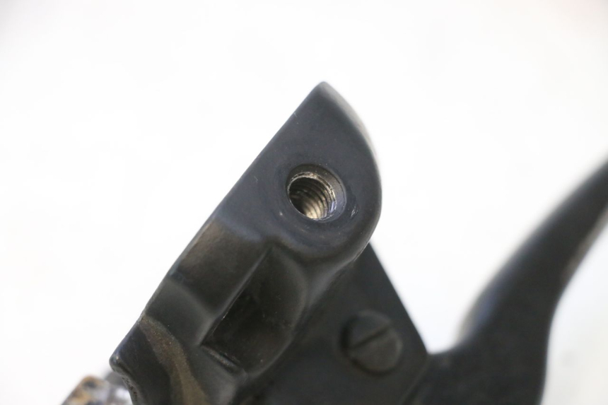 photo de LEFT BRAKE LEVER MOUNT YAMAHA YP MAJESTY 125 (1998 - 2001) - Product overview
