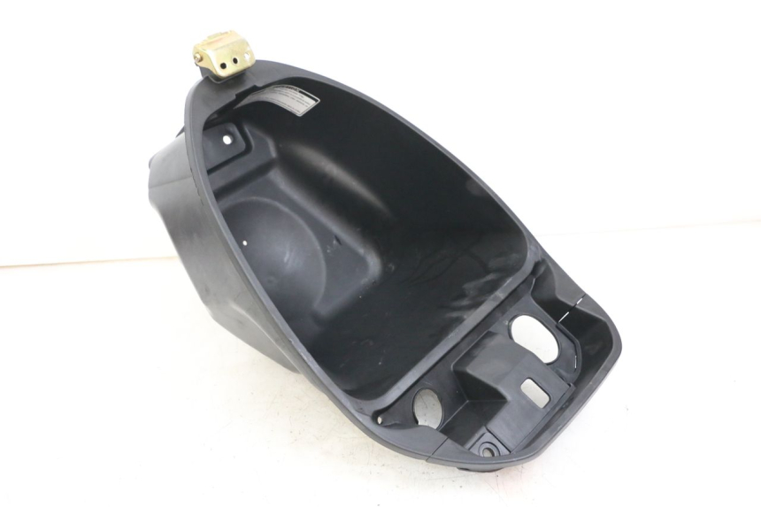 photo de UNDERSEAT STORAGE DAELIM A-FOUR 2T 50 (2005 - 2012) - Component detail