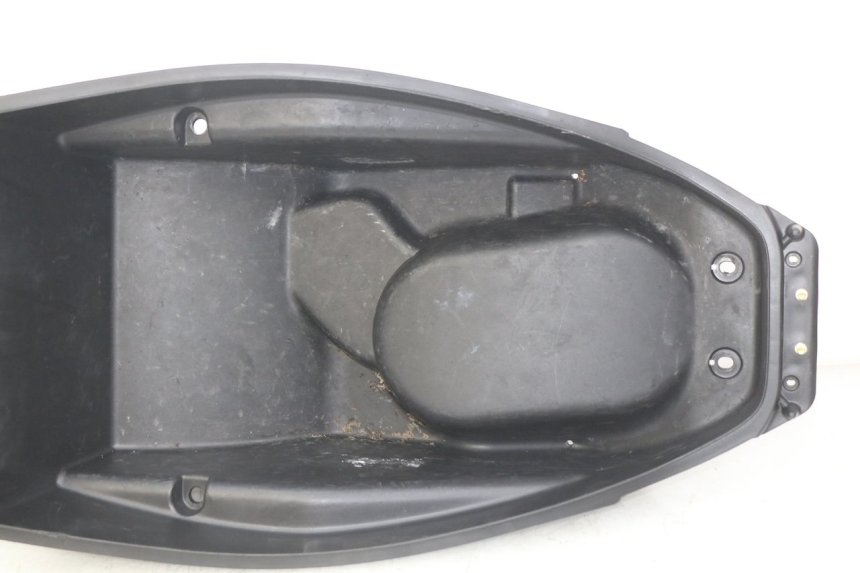 photo de SEAT STORAGE BOX KYMCO AGILITY 16+ 4T 50 (2018 - 2023) - Checked used part